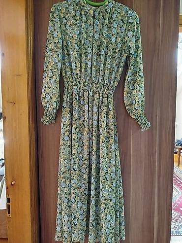 Güllü naxışlı uzun don - Rəng və naxış: Zeytun-yaşıl fon üzərində