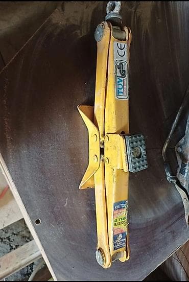 teker formula: Mexanik Domkrat, Maksimum yükqaldırma: 2 t — 1