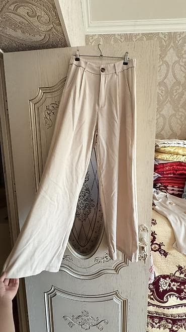 ağ donlar instagram: İki hissəli qadın kostyumu – eyni rəngdə jilet və şalvar - Rəng: açıq — 2