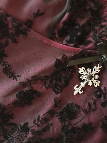 boyun bagi: Qadın lingerie topu – bənövşəyi-bordo atlas effektli parça üzərində — 3