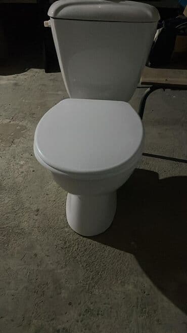 divar sticker: Şüşə kölgəli, şirli metal əsaslı, dekorativ qızılı detallı bir divar — 19