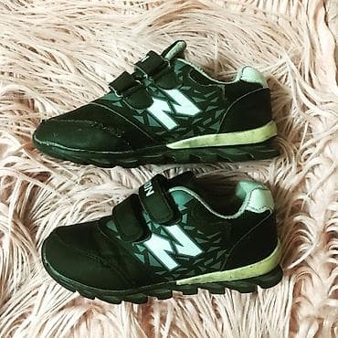 Uşaq geyimi və ayaqqabıları: Razmer:33 Stelka:22,5sm
Qiymet:1AzN — 2