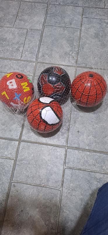 Uşaq futbol topları dəsti 4 ededi 8 azn beli qalindi - Dizayn: 4 — 3