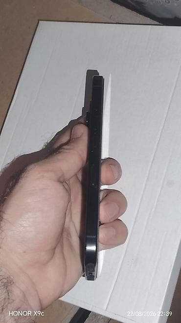 glazok kamera: IPhone 16 Pro, Black Titanium, Face ID — 2