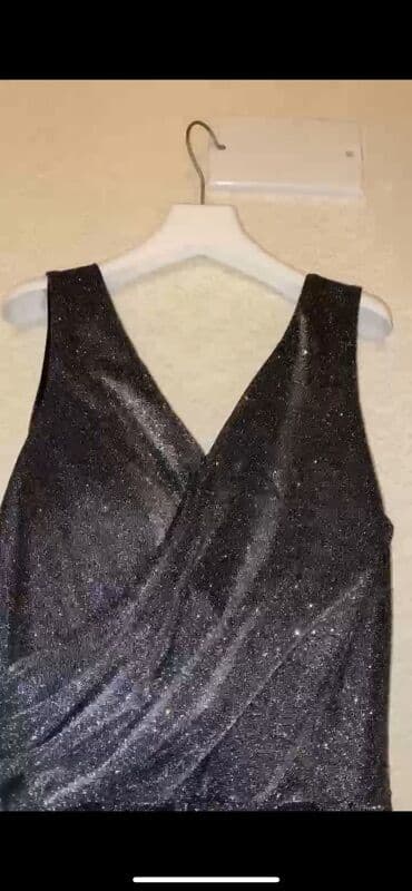 Qara parıltılı axşam geyimi - Model: V-kəsimli, qolsuz - Parça: Xırda