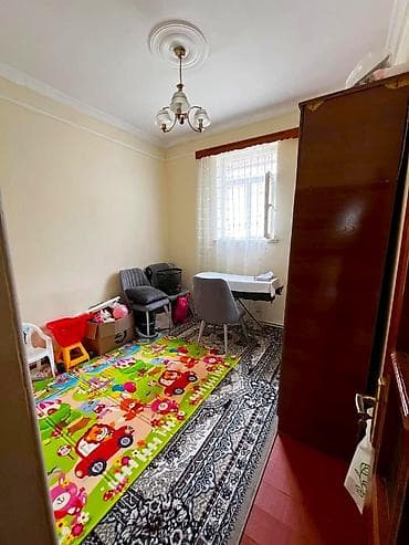 Mənzillər: M.Ə. Rəsulzadə qəs. 6 otaqlı, 170 kv. m, Kredit yoxdur, Orta təmir — 10