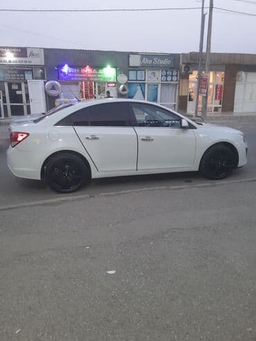 sade guzgu: Chevrolet Cruze sedan - Kuzov: ağ rəng, 4 qapı - Ban növü: sedan - — 7