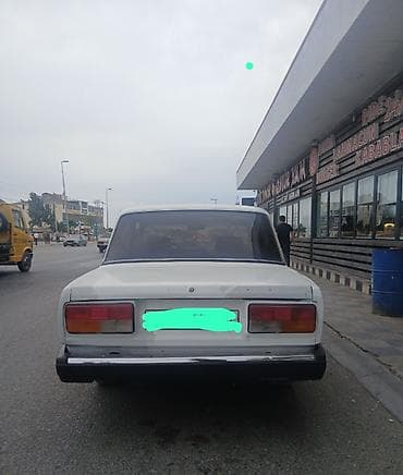 diskler r13: VAZ 2107, ağ rəng, sedan kuzov. Xarici görünüş: - Klassik 2107 — 5