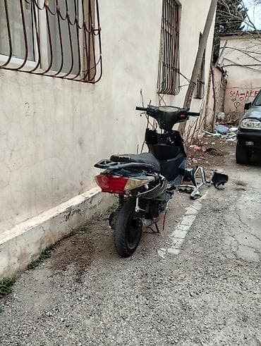 moon maped: Qara rəngli, zədələnmiş skuter təmir və ya ehtiyat hissələri üçün — 2