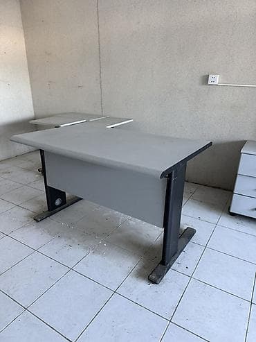 islenmis kubik: Şəkildə gördüyünüz ofis mebelləri satılır. Dolablar, çekmeceli tumba — 6