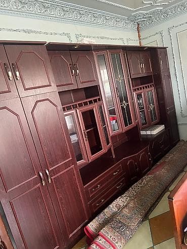 xonca altligi: Klassik üslubda iri həcmli qonaq otağı divar dolabı - Material: tünd — 1