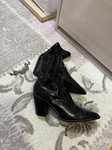 Ölçü: 38, rəng - Qara, İşlənmiş