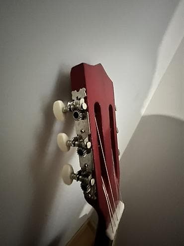 klasik gitar: Klassik gitara, Yeni, Ünvandan götürmə — 3