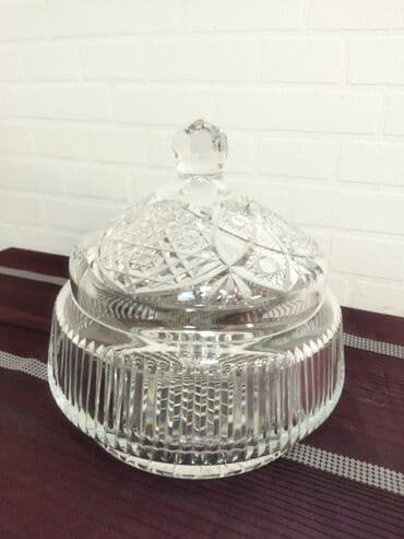 servant qablari: Çexiya xrustalı. Yenidir. Servantda saxlanılıb — 1