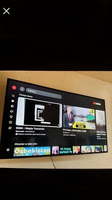 Smart TV – YouTube tətbiqi ilə - Divara asılmış böyük ekranlı smart