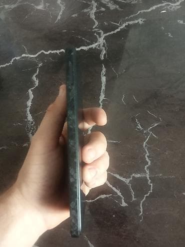 Мобильные телефоны и аксессуары: Barter. var.Qara rəngli, naxışlı arxa örtüyə malik smartfon. Cihazın — 1