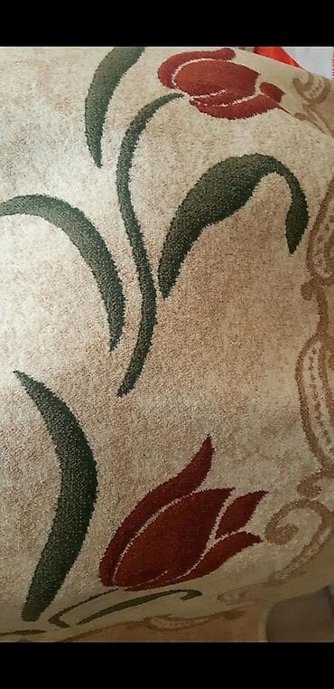 тулпан: Xalça – krem rəngli fon üzərində lalə naxışları - Naxış: qırmızı-lalə — 1