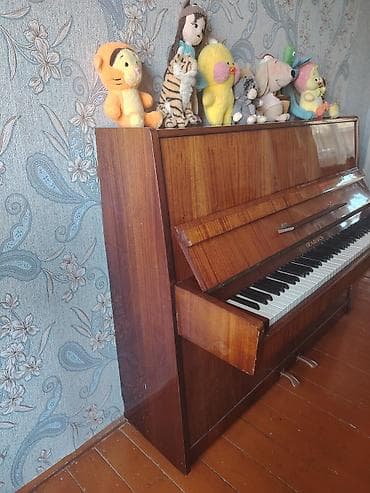 Upright pianino – “Belarus” markası - Korpus: klassik qəhvəyi taxta — 2