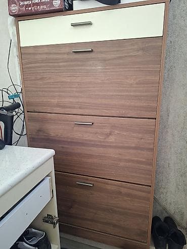 kapron dolab: Ağ-qəhvəyi rəng kombinasiyaında, kompakt və zərif dizaynlı — 1