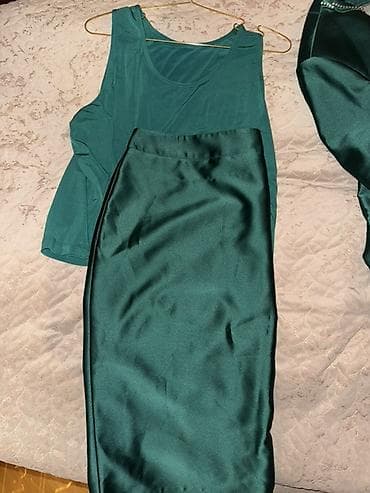 desd paltarlar: Zümrüd-yaşıl rəngdə zərif üçlük dəst razmer 50 - Parlaq atlas — 1