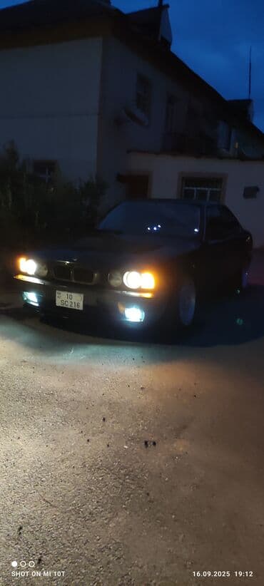 Boşqablar: BMW 525: 2.5 l | 1995 il Sedan — 17