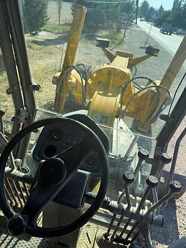 xcmg: XCMG GR215 yol hamarlayıcı (motor grader) - Güclü dizel mühərrik və — 1