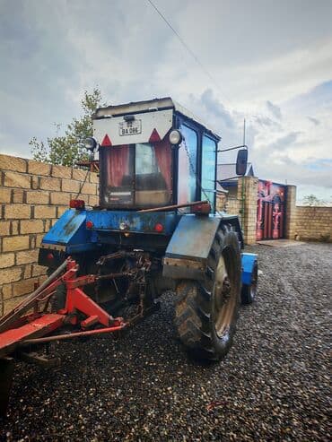 купить измельчитель сена бу: Mavi rəngli kabinli traktor - Güclü dizel mühərrikli, ön şüşəli kabin — 4