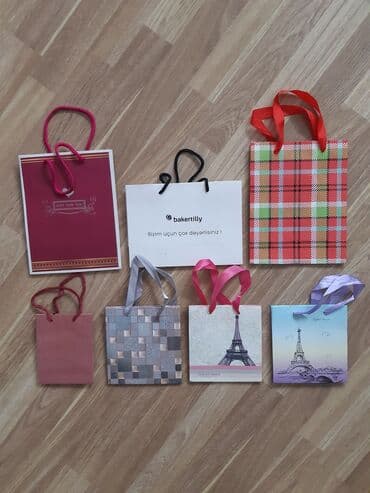 səyahət çantası: Hədiyyəlik kardon çantalar. Bir ədədi 1 manatdır. Hərəsindən 1 — 2