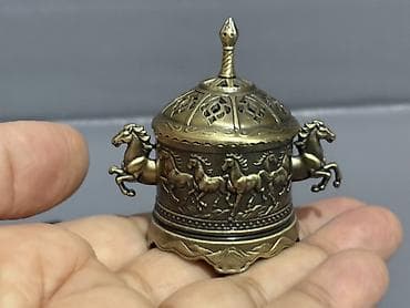 ritual samlar: Təsvir: – Material: bürünc tonlu metal ərinti – Formaat: qapaqlı kiçik — 2