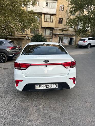 mersedes c 230: Kia Rio: 1.6 l | 2018 il Sedan — 6