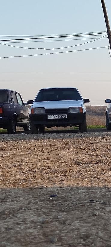 Aksesuarlar və tüninq: Maşın: Sedan, ağ rəng Marka/model:VAZ 21099 Nömrə: 10-XT-372 (AZ) — 2