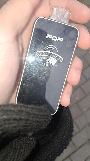 FOF brendinin portativ elektron buxar cihazı (pod). Kompakt, yastı