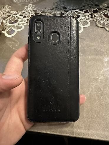 samsung j 10: Samsung Galaxy A40, 64 GB, rəng - Qara, Barmaq izi — 4