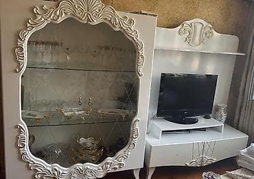 televizor stend: Klassik üslubda ağ salon dəsti – vitrin və TV stendi - Material — 1