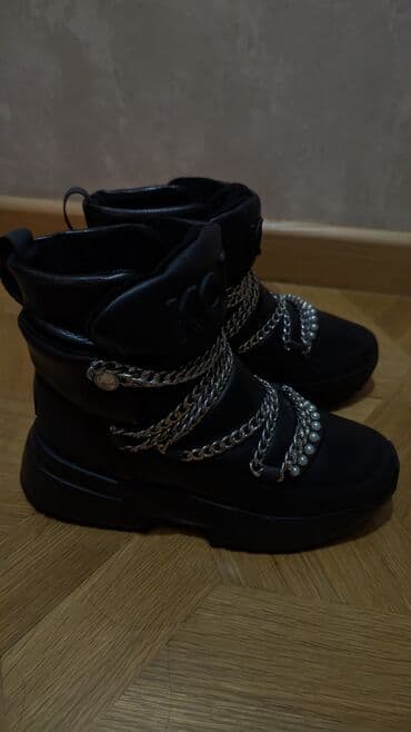qadin botlari: Qısaboğaz, Ölçü: 36, rəng - Qara, İşlənmiş — 1