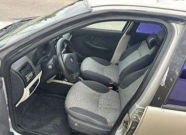 şam diskilər: Fiat Albea sedan - Kuzov: 4 qapılı sedan, bej rəng (bəzı hissələrdə — 9