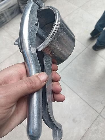 Metal əl tipi sitrus şirəçəkən - Material: tammetaldan (döküm)