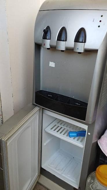 Su dispenseri islek veziyyetdedir lalafo.az -da Su dispenseri islek veziyyetdedir