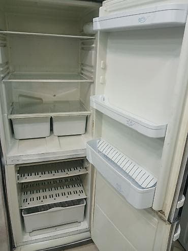 soyducu mini: İşlənmiş 2 qapılı Indesit Soyuducu Satılır, rəng - Bənövşəyi, Təkərli — 2