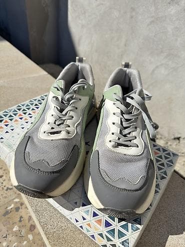 Unisex idman krossovkaları - Rəng: boz, ağ və açıq yaşıl kombinasiya