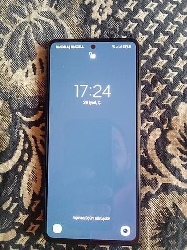 telefin: Rəng keçişli arxa qapaqlı smartfon - Arxa tərəf: parıltılı, çoxrəngli — 2