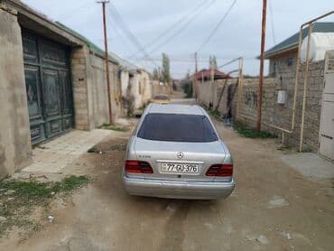on suse: Mercedes-Benz E 220: 2.2 l | Sedan — 4