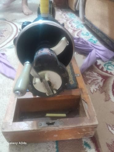 Məhsul: Mexaniki tikiş maşını (əl fırladan) Təsvir: - Klassik, əl