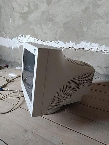 samsung monitör: Samsung SyncMaster 753DFX model monitor satılır. 17 düymlük CRT (old — 2