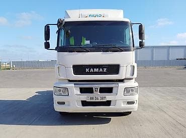KamAZ çəkici + yarımqoşqu (samanlı/self‑dump) dəsti - Çəkici: KamAZ