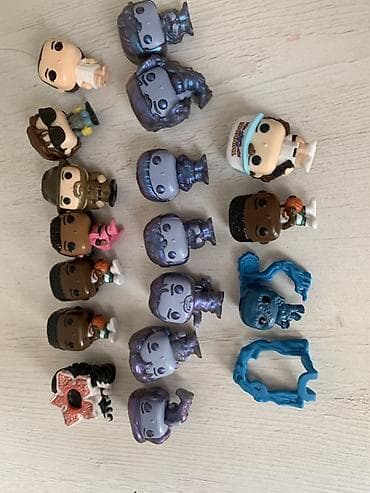 Funko Pop minifiqur başlıqları və aksesuarlarından ibarət qarışıq lot