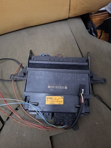 тап аз трактор: Mercedes W220nin ön oturacaqları. Üzərində paduşkaları, blokları var — 10