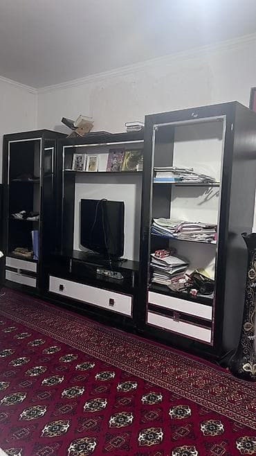 qonaq desdi: Qonaq otağı üçün modul divar mebeli - Rəng: qara/ağ, piano parlaq — 1