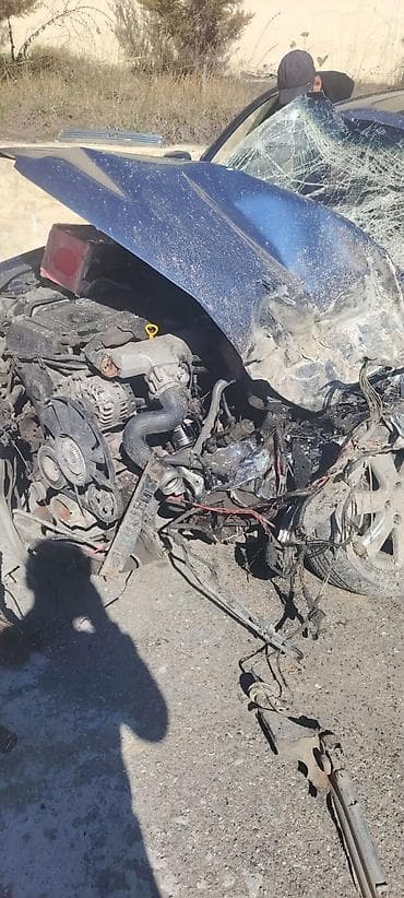 priora zapcast: Ehtiyat hissələri üçün: Audi A4 (B6) sedan, tünd mavi rəng. Mövcud — 2