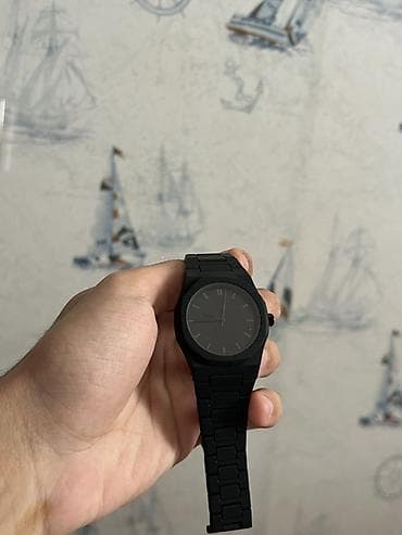 Minimalist qara qol saatı Əhmədlidən götürmək olar👍🏻 Əla trenddə